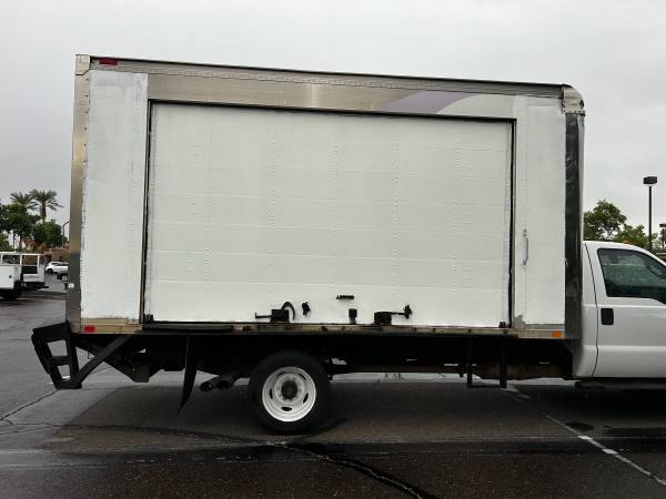 2011 Ford F550 - Photo 3