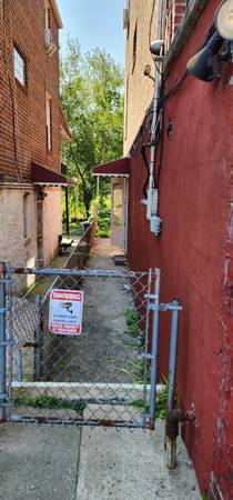 $2,000 / 1br - 856ft2 - 1 Bedroom Freshly painted apt in Allerton Area, 1 block from # 5 train (Bronx)63788335701123121