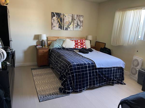 Looking for a Roomate to share a One Bedroom Apartment By Topanga Mall 1