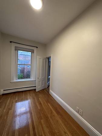 $3,600 / 2br - 850ft2 - Two Bedroom in pre-war brick bldg - Back Bay (Boston \ Back Bay)63699276240771124