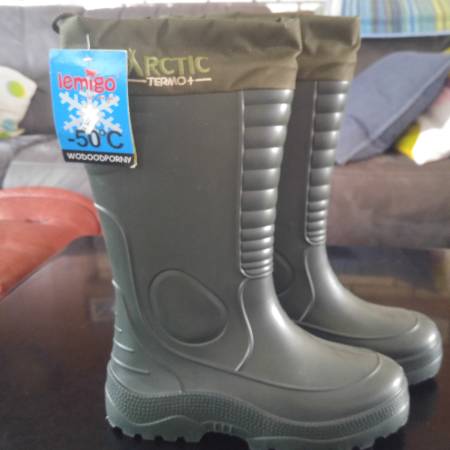BOOTS - NEW INSULATED size 12 1
