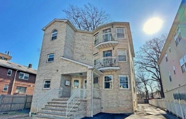 Beautiful 3-bedroom, 2-bathroom second-floor apartment 1