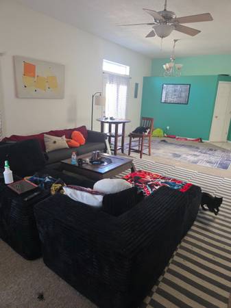 $950 / 3br - 3 dormitorios con 2 compañeros de cuarto masculinos (cualquier género aceptable) (Santa Fe)63806118656003122