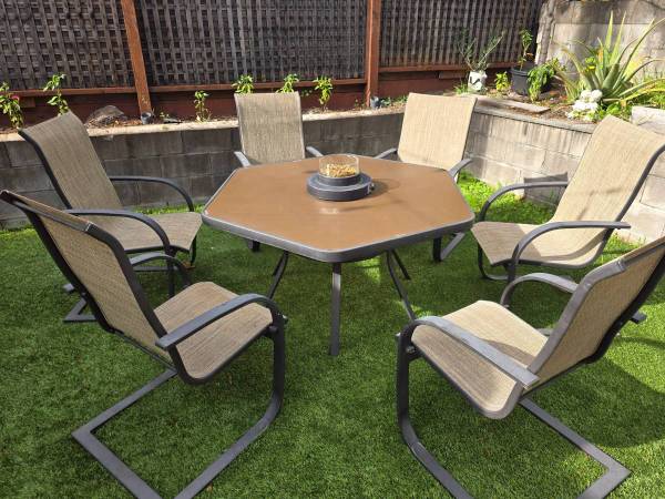 Outdoor Patio Dinning Set with Firepit Insert 1