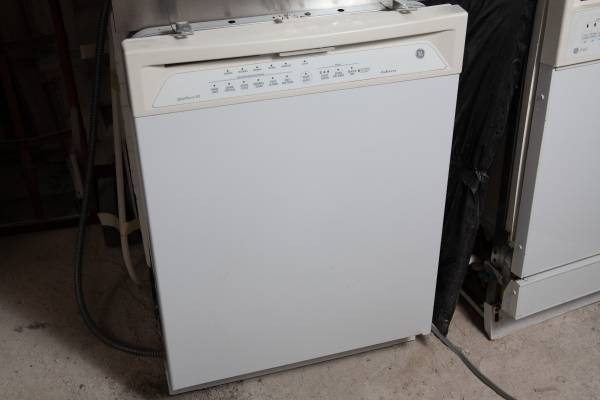 GE Adora 24" Dishwasher 1