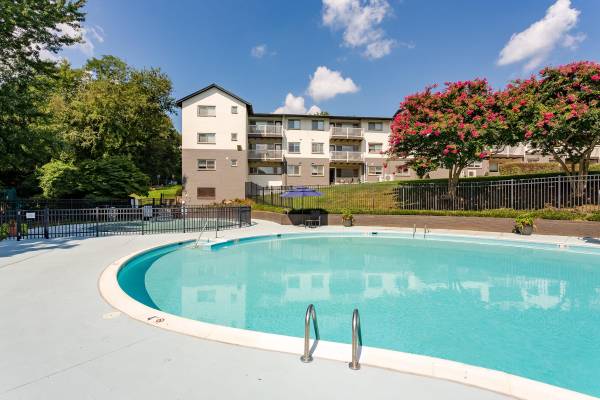 $2,350 / 3br - 1175ft2 - Multi-split System Air Conditioner, Cable Available, 3/BD (4820 Kenmore Avenue, Alexandria, VA)64040029236097123