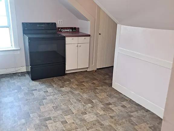 $1,250 / 2br - 900ft2 - Available June 1st. Kitchen, living room, 2 bedrooms, 1 bath!! (Northfield)63969738456323124