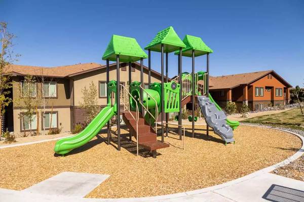 $1,477 / 1br - 885ft2 - Dive into comfort. Our spaces are designed for you. (Reno)63682255348481124