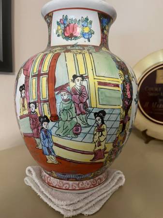 Chinese Antique Geisha Pattern Porcelain Vase - $50 (Sugar Hill)63470455761665120