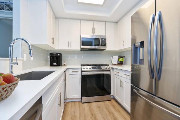 $3,559 / 2br - 1176ft2 - Cable Ready, 2 BD, In Woodland Hills (22219 Summit Vue Lane, Woodland Hills, CA)63700996262913123