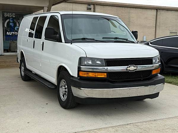 2018 Chevrolet Express G2500 VAN V8 FFV BASE - $15999.0063621600814467122