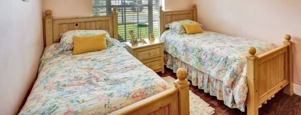 Twin Beds Bedroom set 1