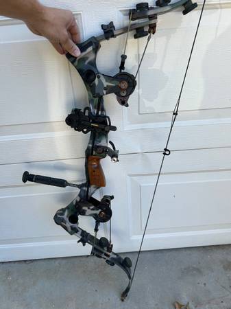 Vintage Oneida Strike Eagle Lever Bow 1
