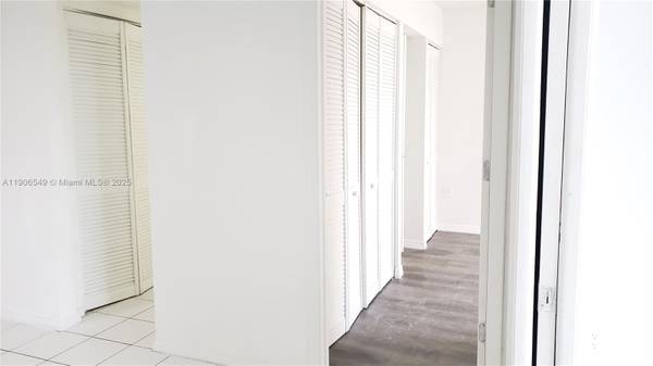 Spacious unit. 1bed/ 1 bathroom +Den 1