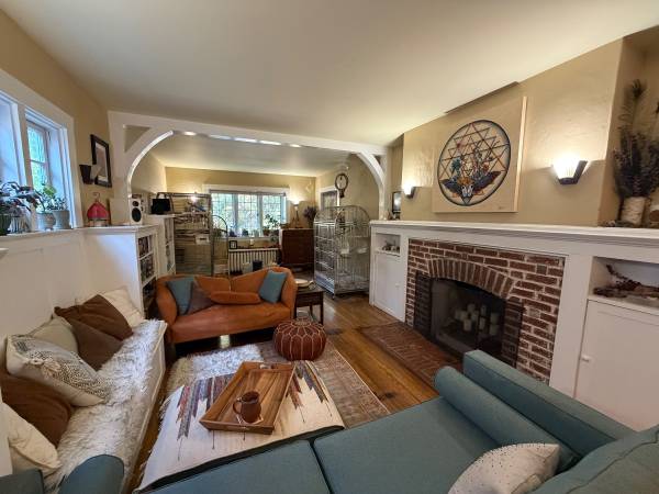 $950 Room w/private bath in shared Capitol Hill Craftsman home63885125440385121