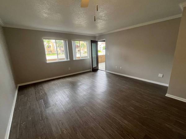 $1,100 / 1br - 1 Bedroom / 1 Bath / Security Entrance Gate (Downtown)63878583652865124