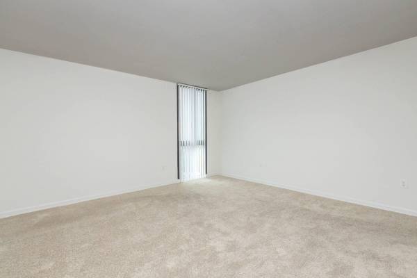 $2,065 / 2br - 1120ft2 - Ceiling Fans, Sleek Quartz Countertops, Pantry (250 S Whiting St, Alexandria, VA)63916757580291121
