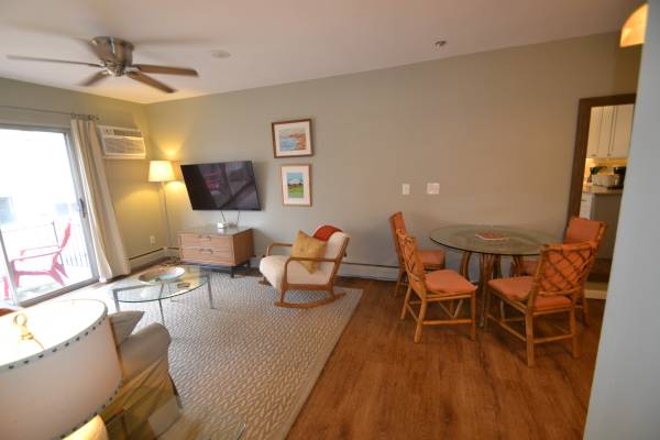 $1,295 / 1br - 600ft2 - R-27 Furnished 1BR Center City location (Bond Hill)63974472448003121