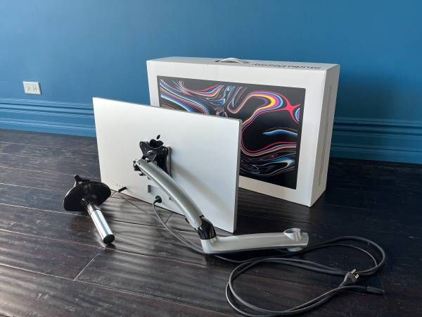 Apple Studio Display - 27