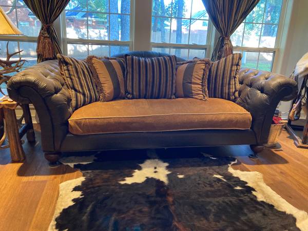 Leather/Upholstered Tufted Sofa 1