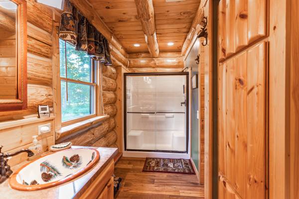 $790 / 6br - 5100ft2 - Book your Family vacation at beautiful river-front Edgetts Lodge! (Luther, MI)64037895754242123