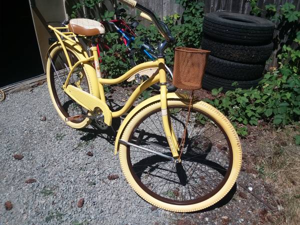 Huffy Bicycle Womans 26" Yellow with Fenders - $150 (Olympia Lacey)63471363295233120