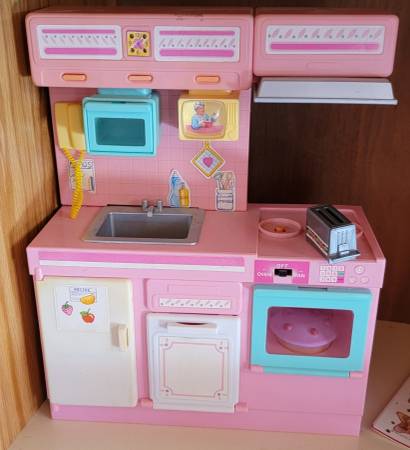 1995 Barbie Meritus Light N Sound Kitchen 1