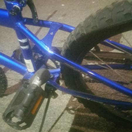 Bicicleta, ''HUFFY - rock it'' - 20 pulgadas, - $67 (Boston)63438948711169122