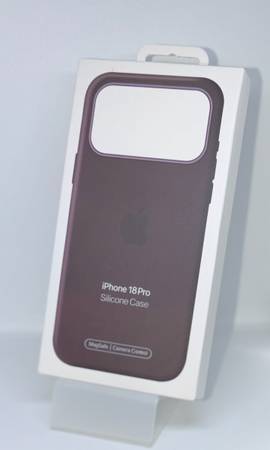 iPhone 18 Pro Silicone Case Burgundy 1