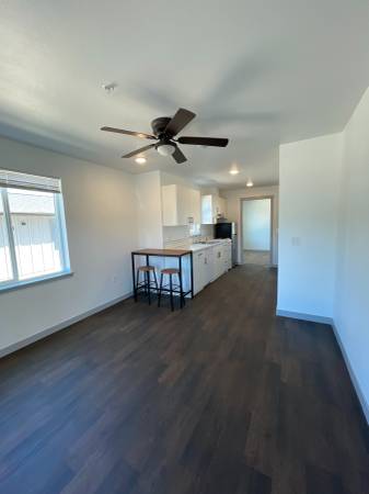 $1,250 / 1br - 430ft2 - 2800 SW 23rd Street #5 - 1 Bedroom / 1 Bathroom Apartment (Redmond)63839291341699123