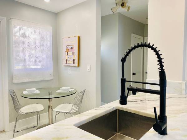 $2,900 / 1br - Stylish Furnished 1Br 1.5Bath Condo 1Block to Aventura Mall (Aventura)63825134324353122