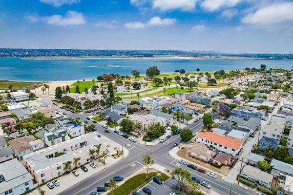 $2,495 / 1br - ¡Vive junto a la bahía! Departamento de 1 dormitorio – Crown Point/Mission Bay 🌴 (Mission Bay/Crown Point)63663940573569120