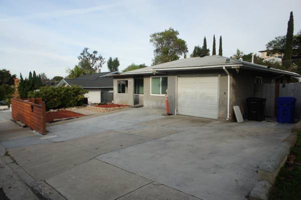 4 bedroom/2 bathroom SINGLE FAMILY HOME AVAILABLE FOR RENT 1