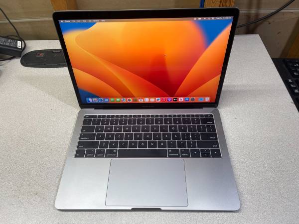 2017 APPLE MACBOOK PRO 13