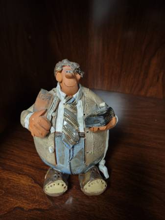 Accountant - Silly Ceramic Figure with Ledger, Calculator, etc / Mint 1