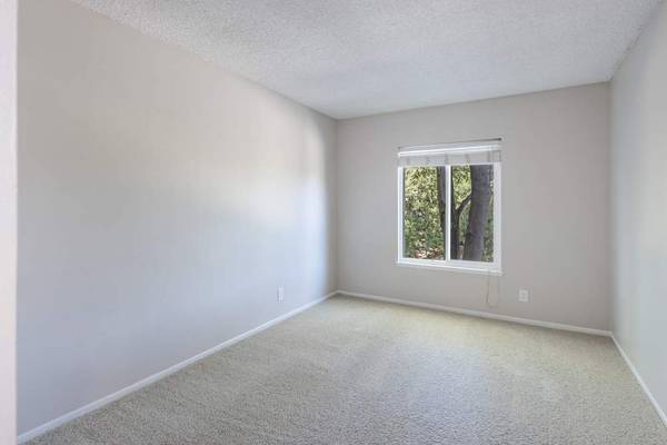$3,189 / 2br - 1050ft2 - 2/bd, Modern Wood-Style Floors, Window Blinds (491 W Gainsborough Rd, Thousand Oaks, CA)63981242817667124