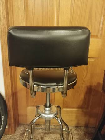 CRAFTSMAN Hydraulic Adjustable Stool - $60 (East Peoria)62941309706753124