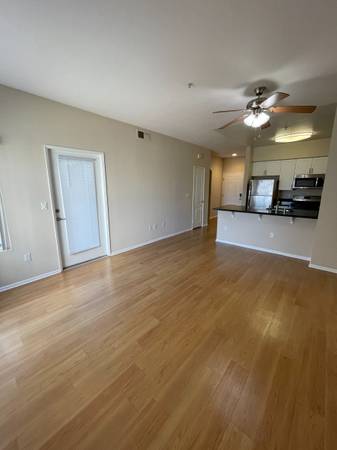 $2,770 / 1br - 717ft2 - 1x1 with an office! The perfect space if you wfh or are a student! (Long Beach)63840114156803121