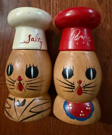 Vintage Cat Salt and Pepper Shakers 1