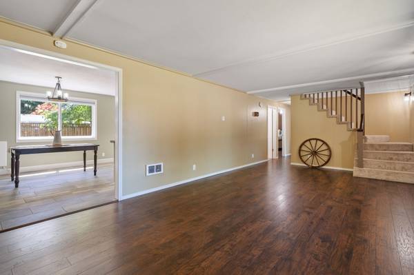 $580,000 / 4br - 2088ft2 - Beautiful 4-Bedroom Home with Bonus Space, Heated Garage (Vancouver)64218946441731123