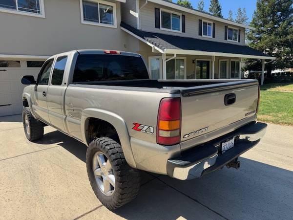 2001 CHEVY SILVERADO 1500 4X4 / ELEVADO / FUNCIONA EXCELENTE - $6,900 (FOLSOM)63619192770947122