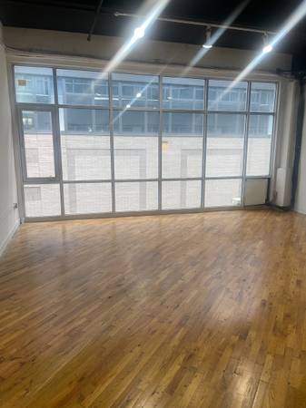 Large Office in the heart of DOWNTOWN Brooklyn ready to use! 1