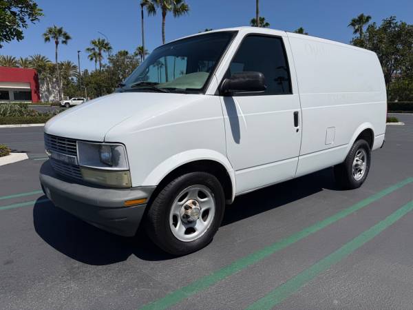 2003 Chevrolet Astro Cargo Van 1