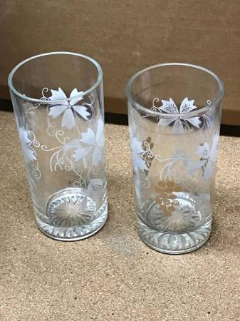 Vintage "Swanky Swig" 6” Glasses White Butterfly Floral Design (PAIR) 1