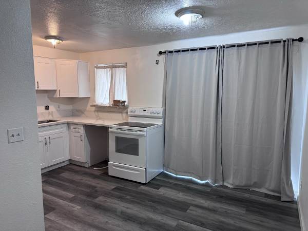 $1,800 / 2br - 800ft2 - Duplex 2bed/1ba for rent (Portland)63956502580098123