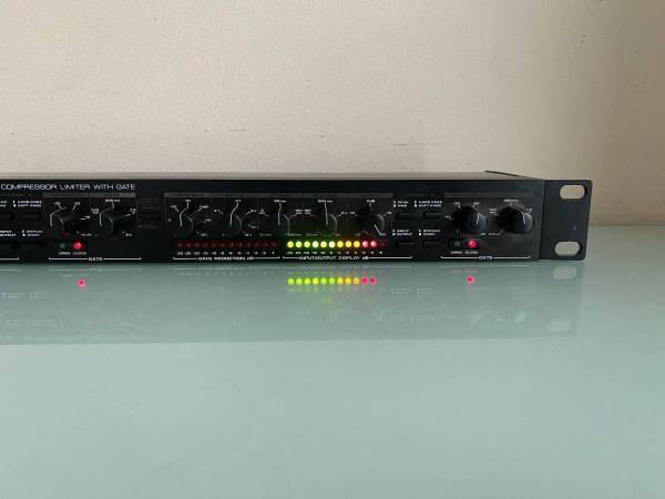 Alesis 3630 Rack Mountable Compressor Limiter With Gate & AC