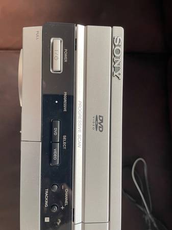 Sony SLV-D 360 DVD / VCR combo player 1