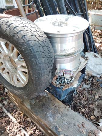 3 20" aluminum Ford 6 lug rims with tire 1