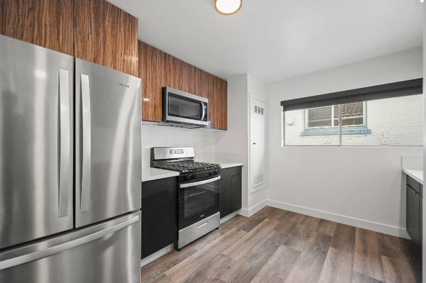 $2579.00 / 3br - 925ft2 - New Three Bedroom with New Appliances | In Unit Washer & Dryer | Near63953219304451121