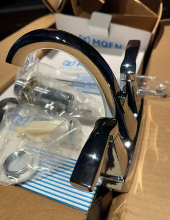 Moen 6901 Voss Two-Handle High Arc Centerset Bathroom Faucet, Chrome 1